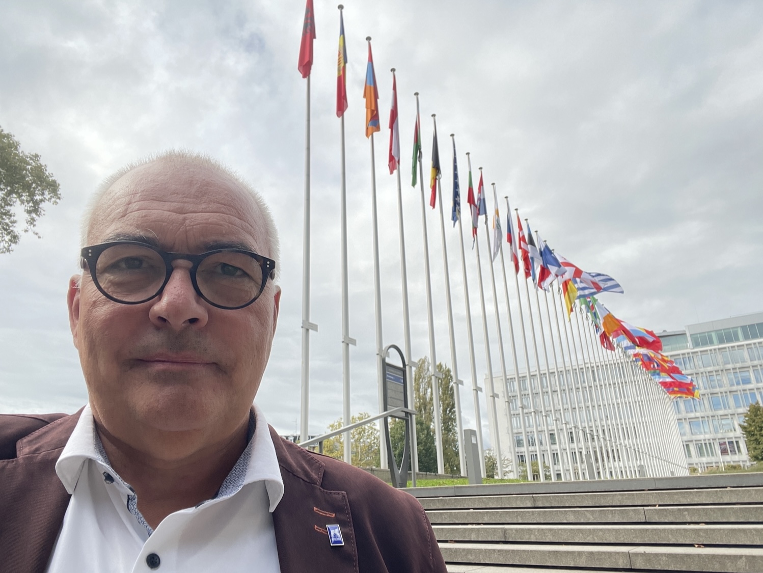 Axel Fischer vor dem Europarat in Streaßburg - Vergrößerung